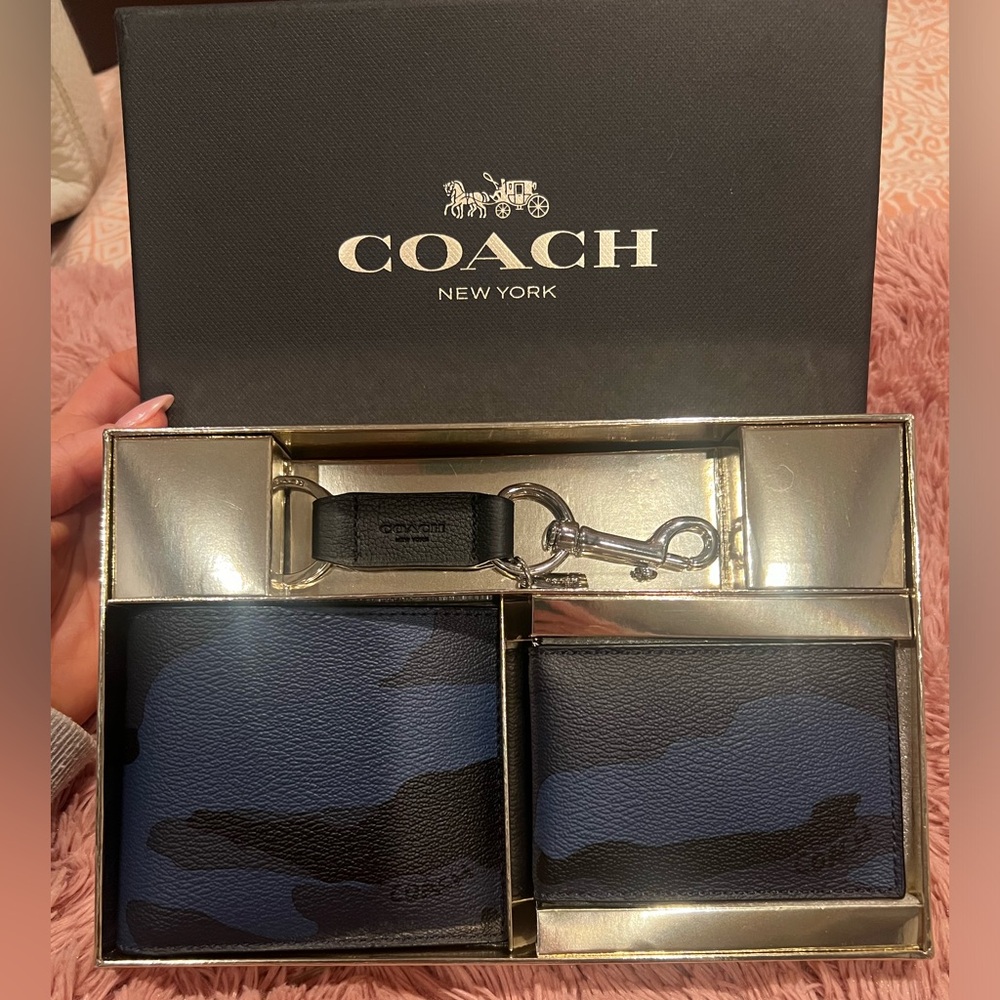 NWT Mens Coach camo wallet, card case and key chain gift set